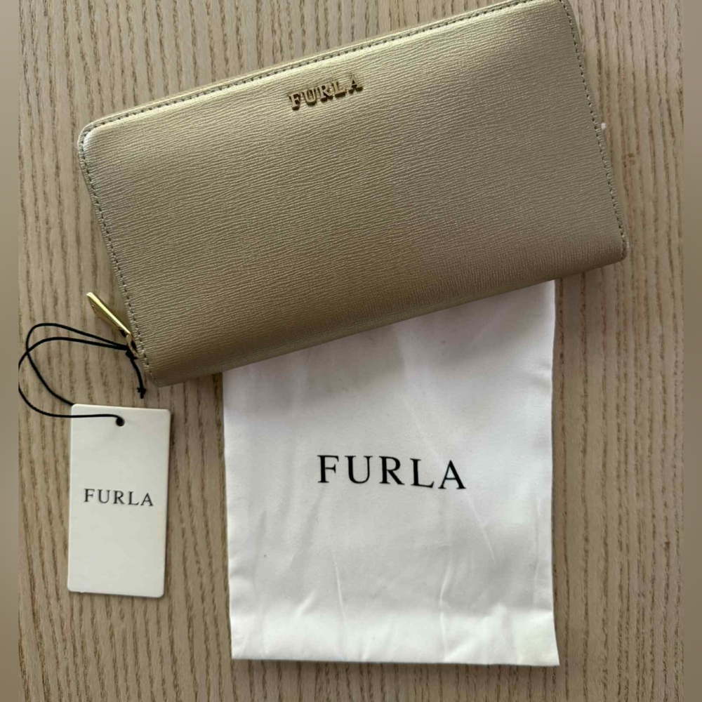 NWT Furla Babylon Gold Wallet Zip Around